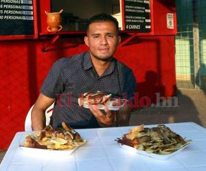 Desde hace dos años el jugador del Motagua deleita a los capitalinos con exquisitos platillos en su negocio, “Parrilladas El Colocho”.