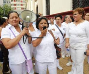 Imagen ilustrativa de una asamblea realizada por enfermeras hondureñas.