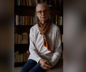 Tan analítica como modesta, tan académica como humana, así es Helen Umaña, una leyenda viva de las letras.