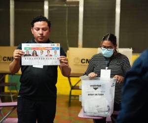 El candidato Nasry Asfura se disputa la presidencia con el presidenciable Salvador Nasralla.
