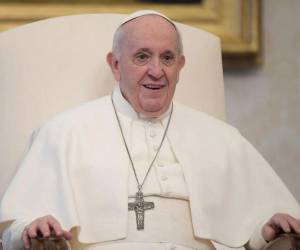 El 10 de junio, el Vaticano anunció el aplazamiento del viaje, reavivando la preocupación por la salud del pontífice.