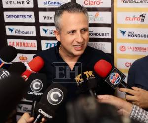 Burbara habló ante los medios en la presentación de la nueva camiseta de la máquina.