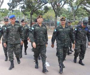 Durante el recorrido por el Centro Logístico Electoral del Infop.