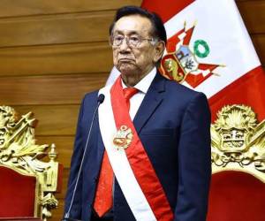 Denuncian constitucionalmente a presidente interino de Perú por compra de aviones a Estados Unidos.