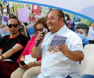 El poeta hondureño Salvador Madrid conmemora una década dirigiendo las filas de un festival que nació de un imaginario tan ambicioso como generoso.