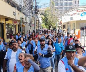Tras varios días de tensión, vendedores del centro capitalino exigen que se respete el acuerdo que les permitía trabajar fines de semana.