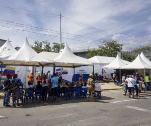 El doble terremoto de magnitud 7,2 y 7,5 ocurrido hace casi un mes en Venezuela dejó 16,740 heridos y a 17,907 personas sin vivienda.