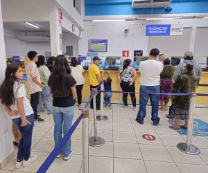 Las autoridades del Instituto Nacional de Migración prometen duplicar el personal y los sistemas tecnológicos para atender a las personas que van a ingresar y salir del país en Semana Santa.