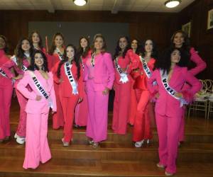 El certamen Miss Honduras Universo 2025 arrancó con la presentación oficial de las 13 candidatas ante los medios de comunicación. Las representantes de distintos departamentos desfilaron con sus respectivas bandas, en lo que marca el inicio formal del concurso que elegirá a la sucesora de Stephanie Cam, actual Miss Honduras Universo, el próximo 10 de julio en San Pedro Sula.