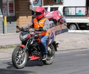 Desde el pasado 7 de enero, la medida de los chalecos reflectivos fue obligatoria bajo el propósito de reducir los accidentes de tránsito en el país.