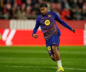 Lamine Yamal va de titular con el Barcelona ante el Girona.