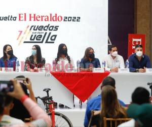 Miembros de la mesa principal durante el lanzamiento del esperado proyecto de EL HERALDO.