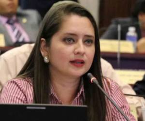 La decisión de Arriaga fue anunciada momentos después de que Libre, en una conferencia de prensa brindada la noche de este domingo, “desautorizara” a funcionarios a participar en procesos de transición con el futuro gobierno que resulte electo al finalizar el conteo de votos y actas de las elecciones generales 2025.