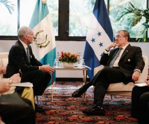 El presidente de la República de Honduras y su homólogo de Guatemala, Bernardo Arévalo, sostuvieron un encuentro en San José, Costa Rica, donde abordaron temas que fortalecen las relaciones entre ambos países.