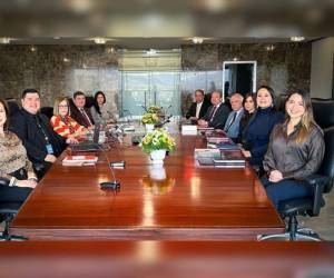 Sarahí Cerna participó en la última reunión del directorio del BCH, presidida por Rebeca Santos, así como en otros eventos.