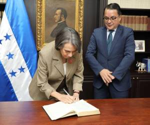 La designación de Marlon Brevé como embajador ante Japón fue firmada por la canciller Mireya Agüero.