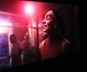 Invitados, cineastas y creadores de contenido colmaron la sala en la premier nacional de Eva.