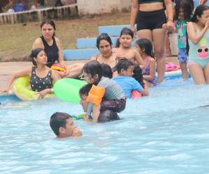 El parque Obrero se volvió el epicentro de la diversión y la unidad familiar para cientos de personas durante esta semana Santa 2026. El lugar esta abierto al público para disfrutar y refrescarse por el verano.