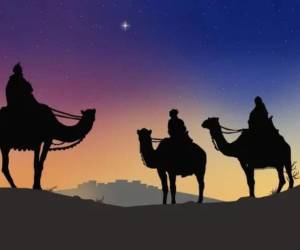 La tradición posterior identificó a estos magos como Melchor, Gaspar y Baltasar, nombres que surgieron durante la Edad Media.