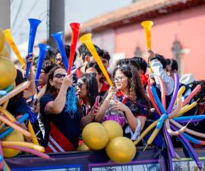 Con una colorida caravana inspirada en motivos carnavalescos, los seniors 2027 de la Escuela Bilingüe Honduras, realizaron una caranava que marca el inicio de su último año escolar.