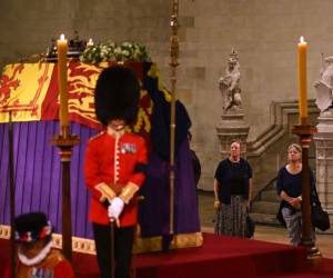 Por cinco días consecutivos, el féretro de la reina Isabel II fue velado en Westminster Hall. Miles de personas hicieron fila para darle el último adiós a la monarca.