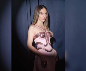 Belinda Peregrín Schüll nació el 15 de agosto de 1989 en Madrid, España, y más tarde se nacionalizó mexicana. Tiene 35 años de edad actualmente. Su padre es español (Ignacio Peregrín) y su madre es de origen francés-español (Belinda Schüll).