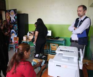 En la Escuela Policarpo Bonilla, uno de los centros donde se desarrolló el simulacro en Yoro, los representantes de la oposición afirmaron que el proceso no se realizó de manera transparente.