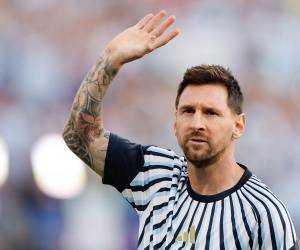 Lionel Messi arranca de titular en esta Copa del Mundo que será su última.