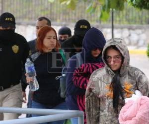 Los cuatro detenidos al momento de llegar a la Corte Suprema de Justicia para su primera audiencia.