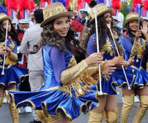 Los cuadros de palillonas de los diferentes colegios capitalinos se reportan listos para engalanar las calles con sus tradicionales trajes y coreografías