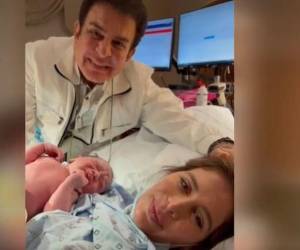 El nuevo integrante de la familia Nasralla Elvir midió 56 centímetros de alto y presenta un peso de 9.5 libras.