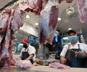 Las carnes de res y cerdo y el pollo registran alzas por la mayor demanda durante las fiestas navideñas.