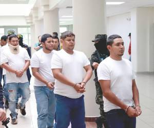 Los seis supuestos integrantes del cartel del Atlántico al presentarse a la audiencia en los juzgados sampedranos.