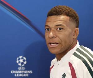 Mbappé se mostró con un talante seco y a la defensiva en su primera comparecencia de prensa de la temporada.