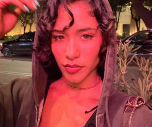 Andrea Chaparro, hija del comediante Omar Chaparro, habló abiertamente sobre su orientación sexual durante una participación en el podcast Aquí no pasa nada, conducido por Isabel Fernández. Ante una pregunta directa de la conductora, la actriz respondió sin rodeos soy bi.