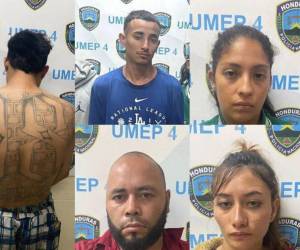 Cinco integrantes de la Pandilla 18 recibieron una condena de más de 100 años por el crimen de cinco jóvenes en la colonia Mirador de Oriente de Tegucigalpa, crimen registrado en el 2024. ¿Cuánto tiempo en total estará cada pandillero? Esto se informa.