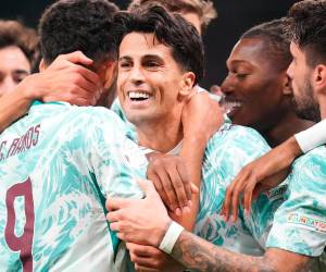 João Cancelo celebró su gol ante Dinamarca.