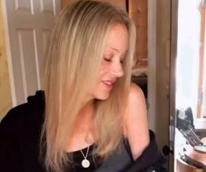 Una semana después de conocer que no padece esclerosis múltiple, Christina Applegate asegura que sus síntomas han empeorado y que acudirá a un reumatólogo.