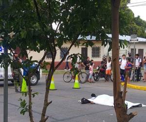 El policía fue identificado como Maybel Panistán, originario de La Mosquitia.