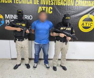 De acuerdo con las investigaciones, el hecho ocurrió el pasado 12 de enero de 2025, cuando la víctima caminaba sola por la calle.