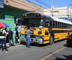 Las autoridades llegaron a reconocer y levantar el cuerpo del comerciante que fue identificado como Vicente Martínez y lo trasladaron a la morgue de Medicina Forense para practicarle la autopsia.