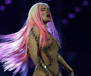 El nuevo disco de Karol G combina reguetón y otros sonidos urbanos con colaboraciones de Bruno Mars, Drake, Judeline y Rusowsky en un trabajo que apuesta por la vulnerabilidad sin perder su esencia.
