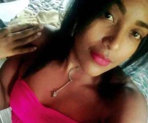 Las autoridades buscan a Riccy Mabel por suponerla responsable del crimen de una vecina.