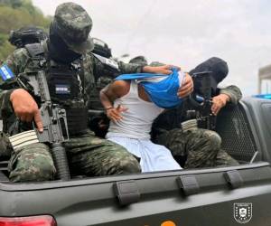 Tras ser detenido, fue puesto bajo custodia mientras se completaba la documentación correspondiente para su posterior traslado ante los órganos jurisdiccionales