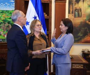 Los gobernadores políticos en Honduras son representantes del Poder Ejecutivo y dependen de la Secretaría de Gobernación, Justicia y descentralización.