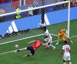 El partido de cuartos de final del Mundial 2026 entre Inglaterra y Noruega tuvo varias polémicas, algunos afirmando que los noruegos fueron perjudcados. A los escandinavos se les anuló un gol y en redes detallaron que es por una nueva regla del fútbol que varios no conocían.