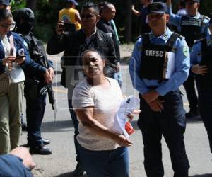 Este jueves 15 de enero, un despliegue policial llegó a Las Crucitas, en las cercanías de El Picacho, para ejecutar una orden de desalojo en contra de al menos 15 familias, que tendrían que dejar voluntariamente sus viviendas. A continuación los detalles y las imágenes.