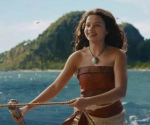 El filme está dirigido por Thomas Kail y protagonizado por Catherine Laga'aia como Moana y Dwayne Johnson como el semidiós Maui.