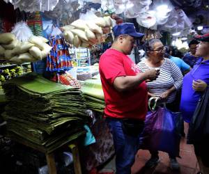 Miles de comerciantes se preparan para los últimos 15 días del año surtidos de los productos de mayor demanda en conmemoración a las esperadas fiestas decembrinas.
