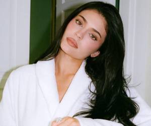 Angélica Vásquez, de nacionalidad salvadoreña y católica, trabajó como empleada doméstica en las residencias de Kylie Jenner en Beverly Hills y Hidden Hills entre septiembre de 2024 y agosto de 2025.